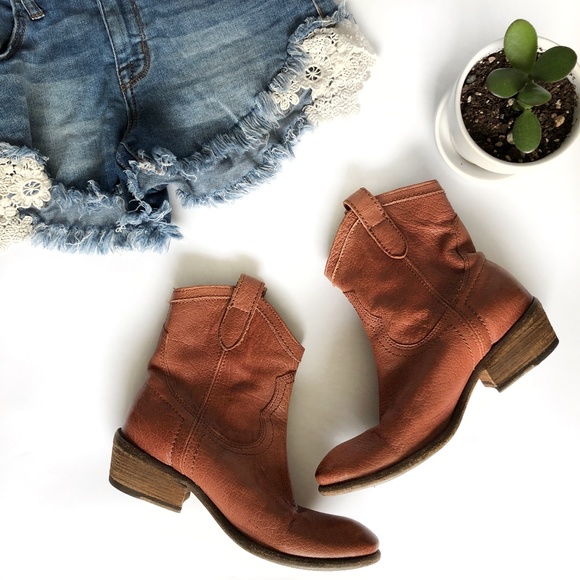 Frye Shoes - Frye | Carson Short Boot Brown Leather Size 5.5